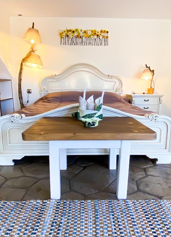 Pistachio Guesthouse, Παραδοσιακός ξενώνας Βαθύ Εξωτερικό φωτογραφία